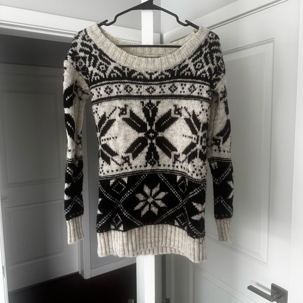 American Eagle Outfitters Cozy Black and Cream Knit Sweater